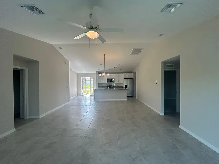 2804 NE 6th Ave — Photo 6
