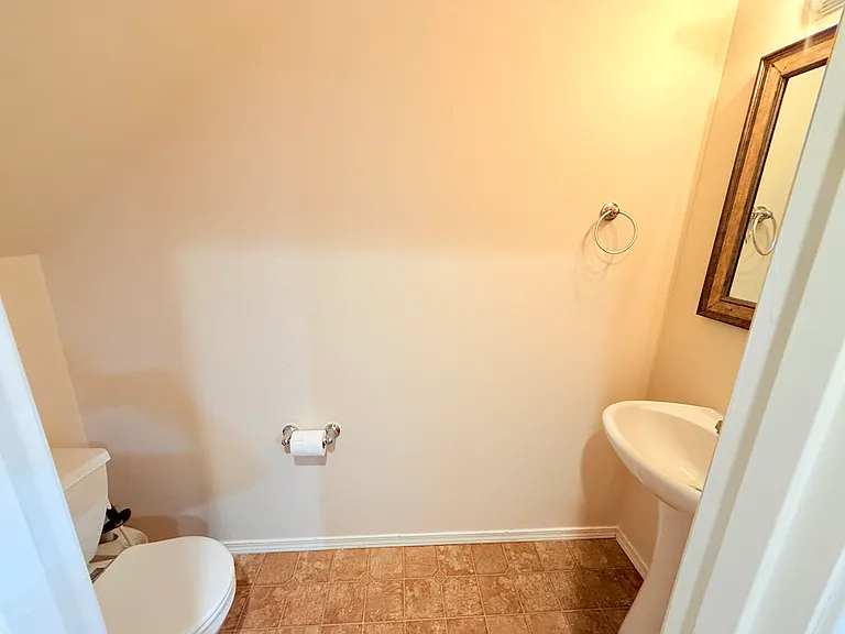 6018 NE 33rd Cir — Photo 9