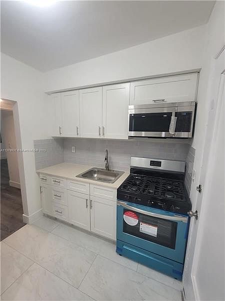 1st image of 7435 Byron Ave #9