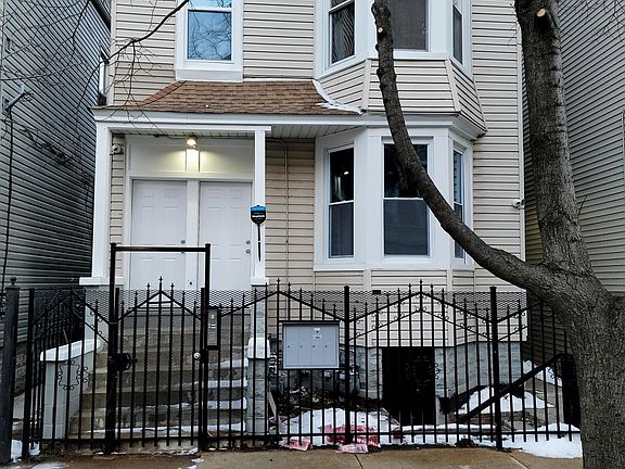 4th image of 4545 S Hermitage Ave #1F