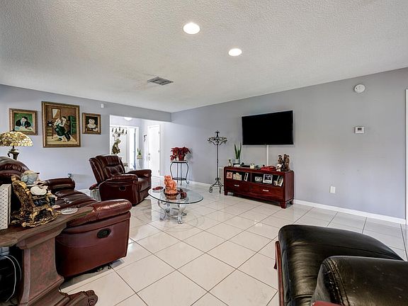 5th image of 6410 Lakemont Circle