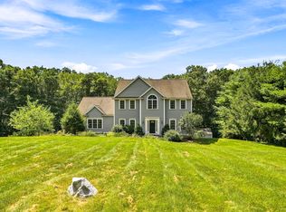161 South St, Upton, MA 01568