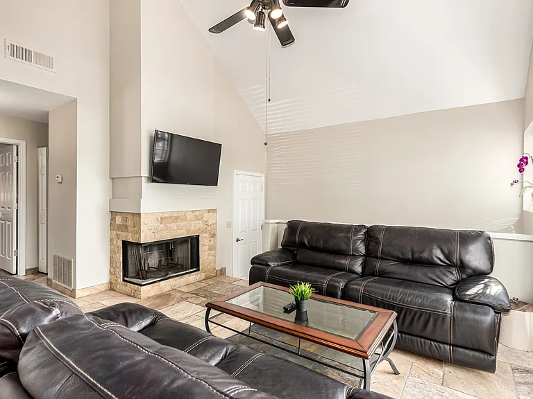 1001 N Pasadena St #50 — Photo 34