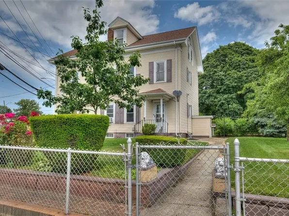 3 Smithfield Ave, Pawtucket, RI 02860