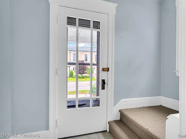 2 bed, 1200 sqft, $2,100 — Photo 3