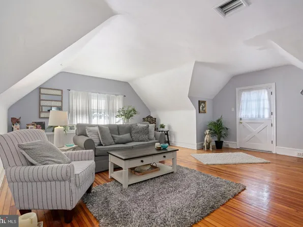 118 Montrose Ave #C, Bryn Mawr, PA 19010