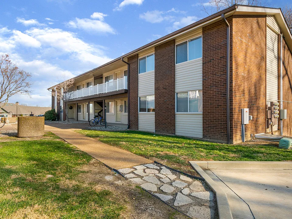 1124 University Dr