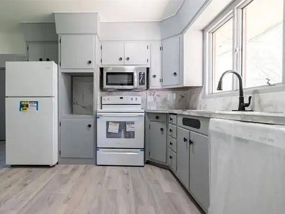 3rd image of 704 S 4th Ave W