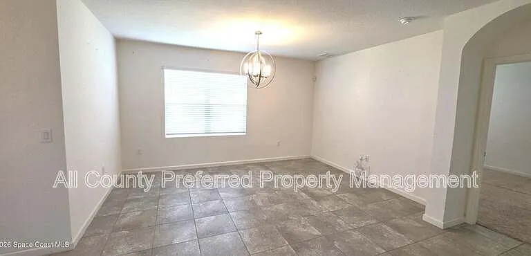 242 Guinevere Dr SW — Photo 11
