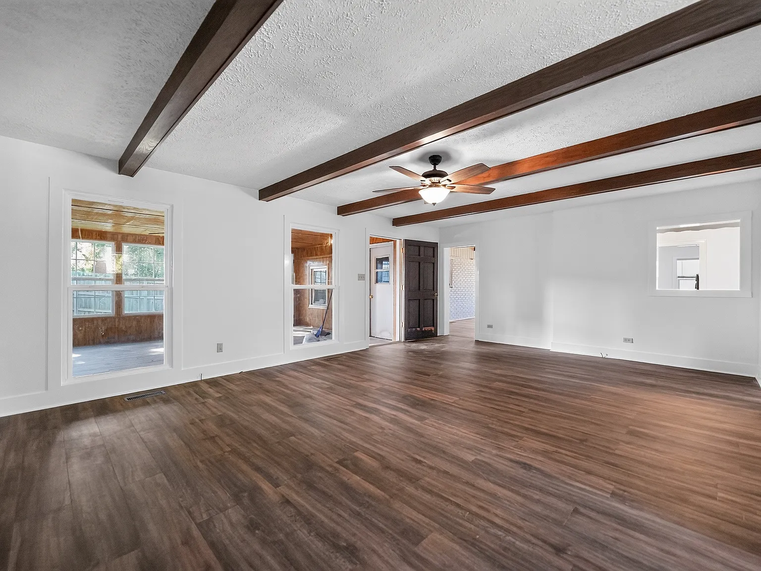 3 bed, 3726 sqft, $2,200 — Photo 3