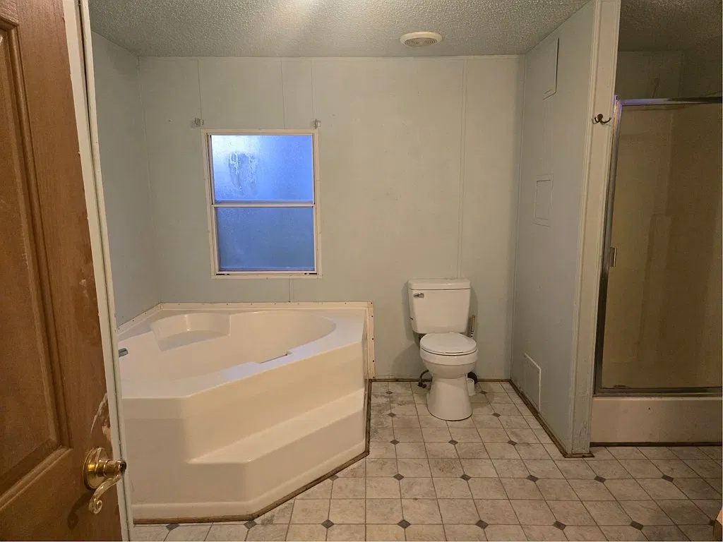 Cozy 2-Bedroom 1 Bath Trailer — Photo 4