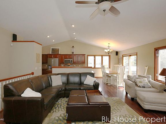 4th image of 8344 Woodcrest Dr NE