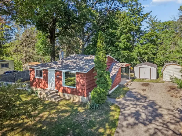 16849 Highland Ave, Spring Lake, MI 49456