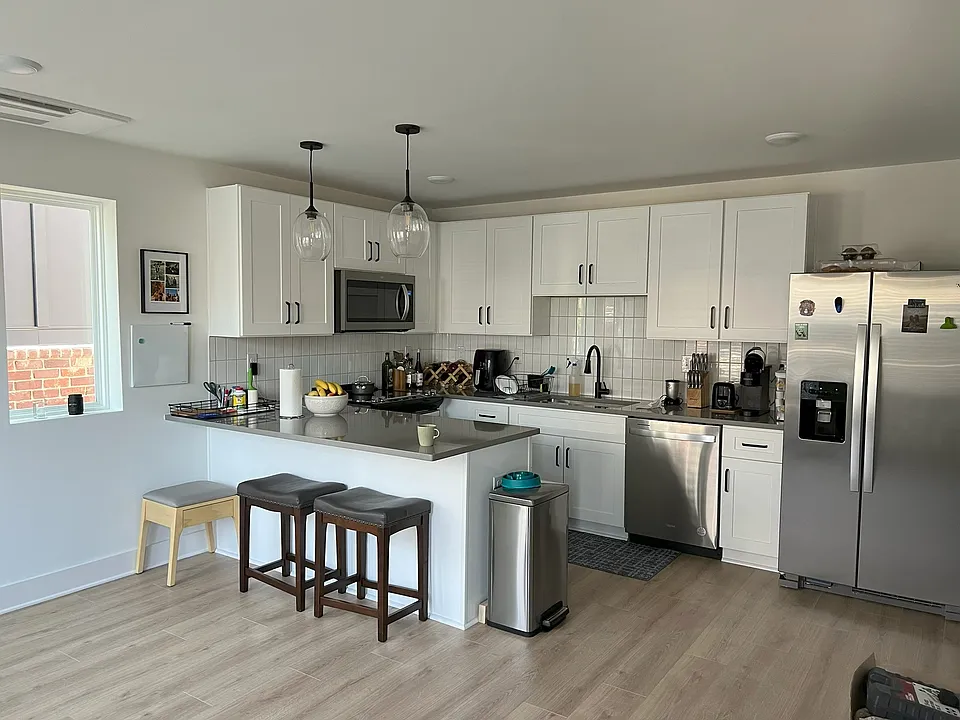 102 Duke St #33