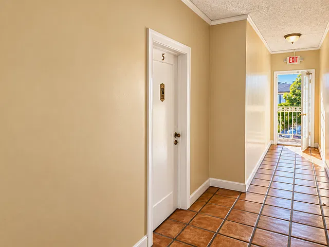 1 bed, 820 sqft, $2,325 — Photo 4