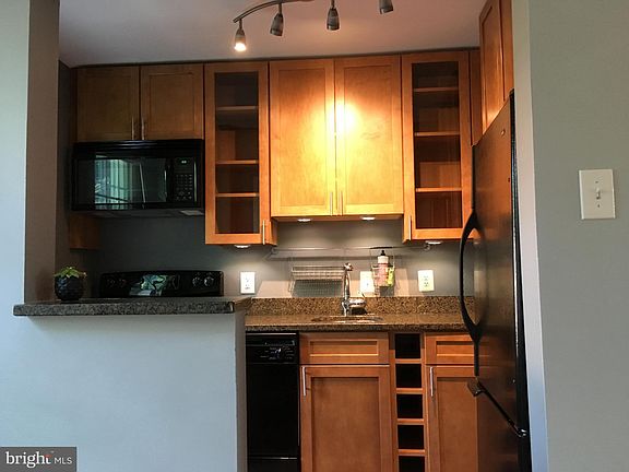 2nd image of 10 Auburn Ct Unit 3-10B