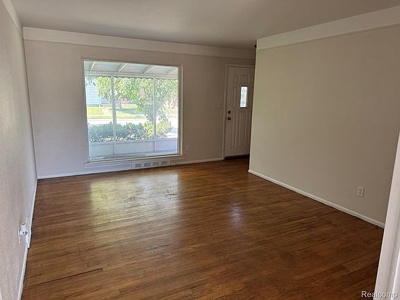 5th image of 23113 Socia St