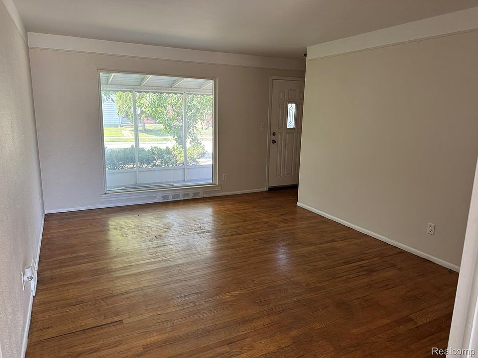 23113 Socia St, photo 5