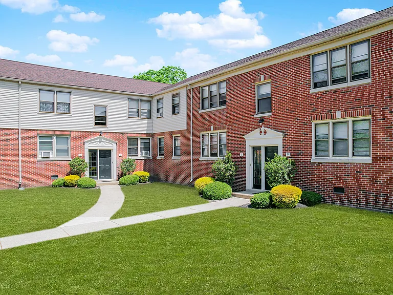 Park Towne Apartments LLC — Photo 17