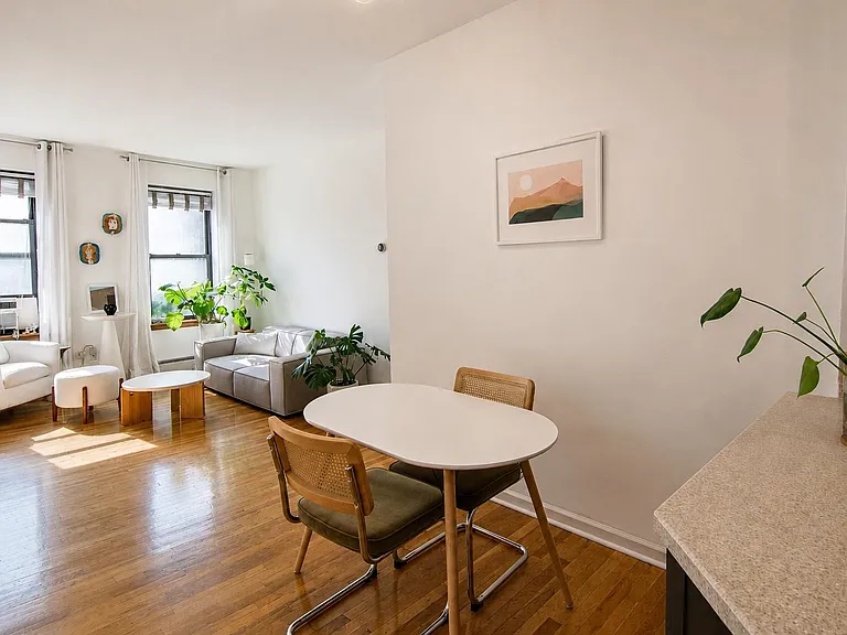 208 Willow Ave #201 — Photo 8