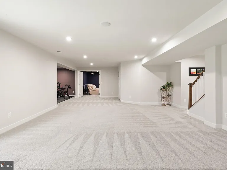 212 Southern View Dr — Photo 43