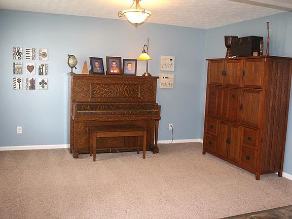 4th image of 5825 Kenwood Way