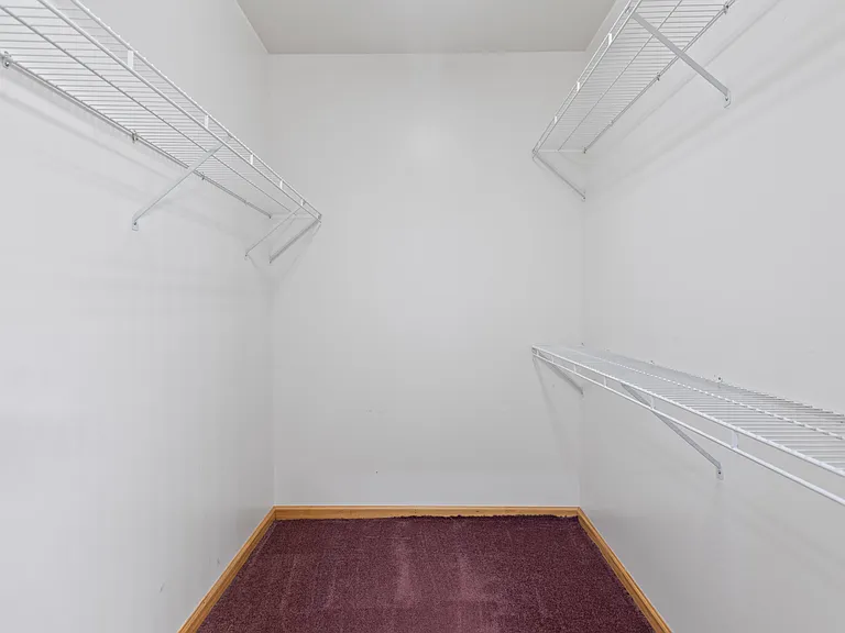 1221 Hawthorne Ln — Photo 18