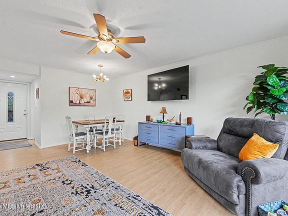 4th image of 175 Lanai Vlg #X