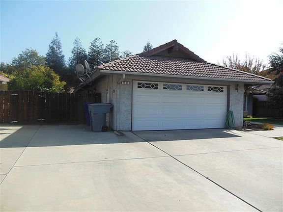3rd image of 1181 Holly Ave