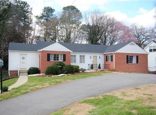 2724 Country Club Rd, Winston Salem, NC 27104