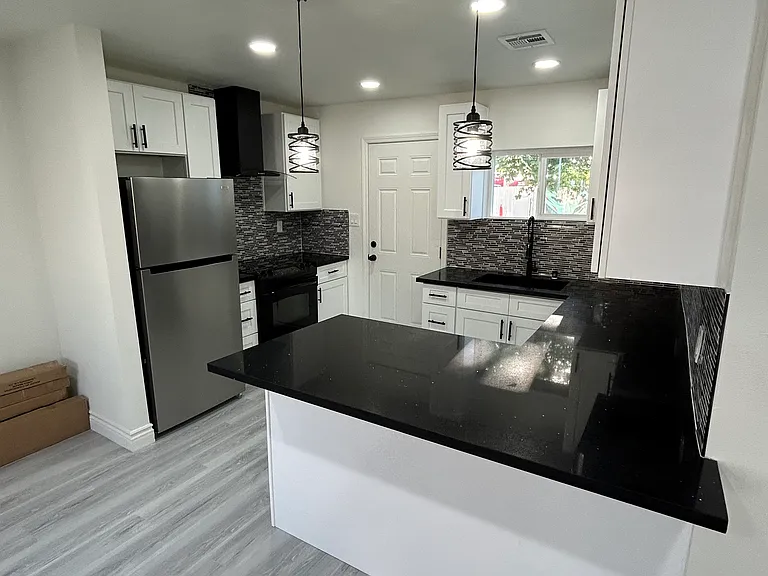 1819 Harding St — Photo 8