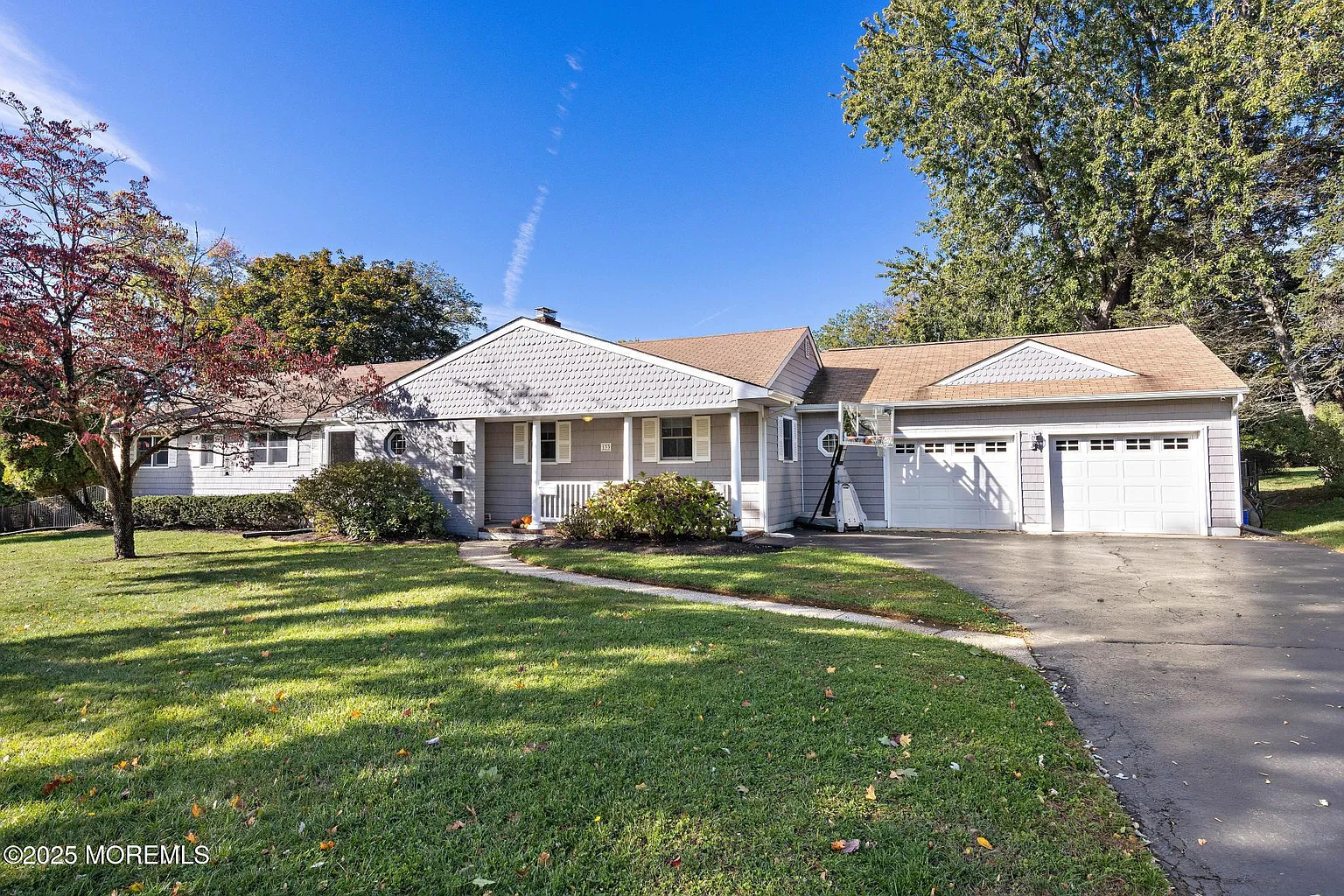 133 Samara Drive photo 1