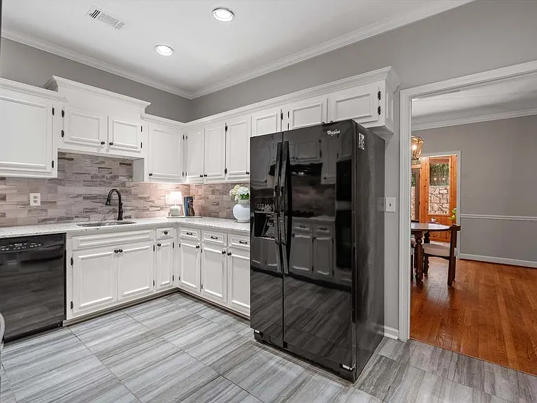 108 Colony Ct — Photo 12