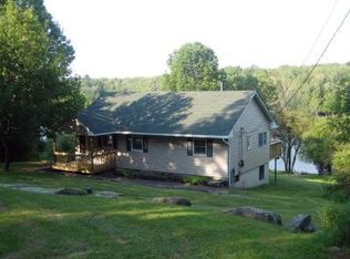 353 Lake Russell Rd, Newfoundland, PA 18445