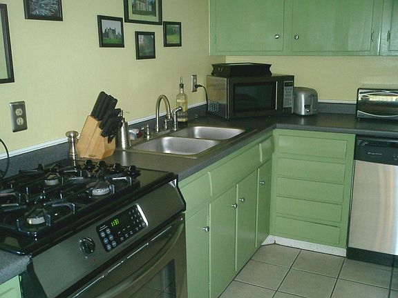 Kitchen w/ stainless appliances