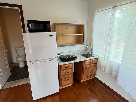 5th image of 946 S Leyden St Unit C