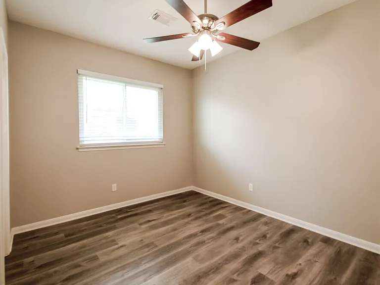 403 Cedar Lake Dr — Photo 13