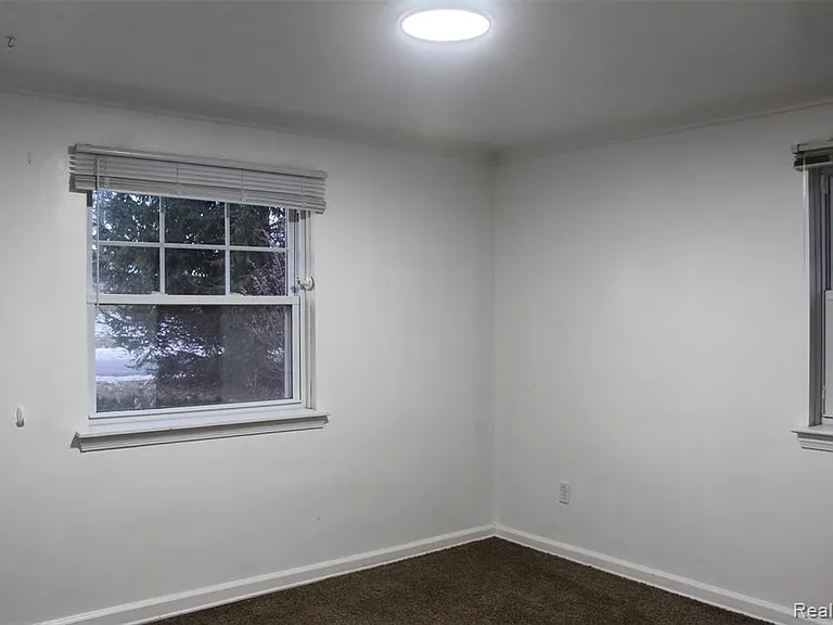 1253 Atkinson Ave — Photo 14