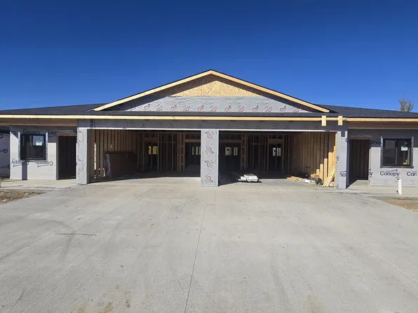 2105 NW 35th St, Minot, ND 58703