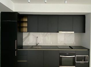 8 Wellesley St W #5708, Toronto, ON M4Y 1E7