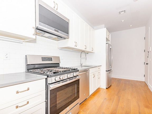 4th image of 253 Stanhope St #1RX