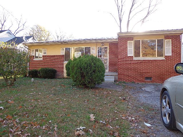 1st image of 128 N Lovell Ave