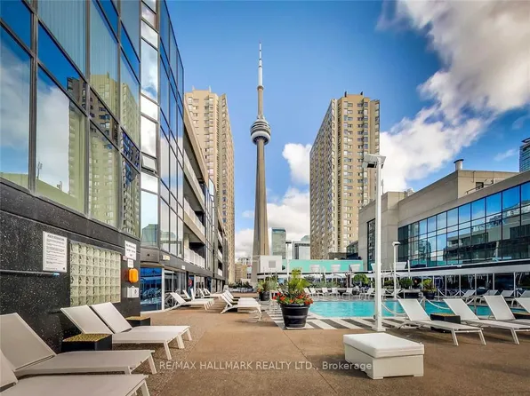 251 Queens Quay W #404, Toronto, ON M5J 2N6