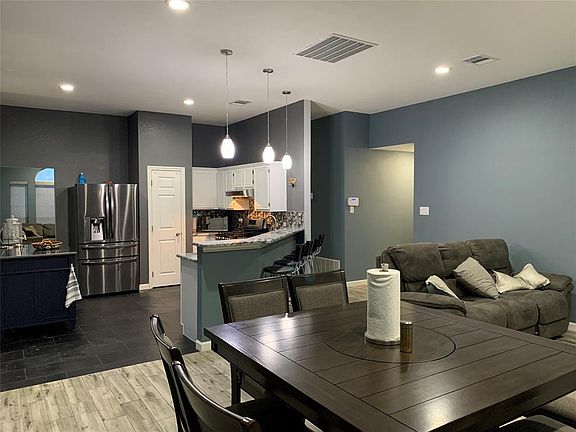 3rd image of 906 Walters Dr