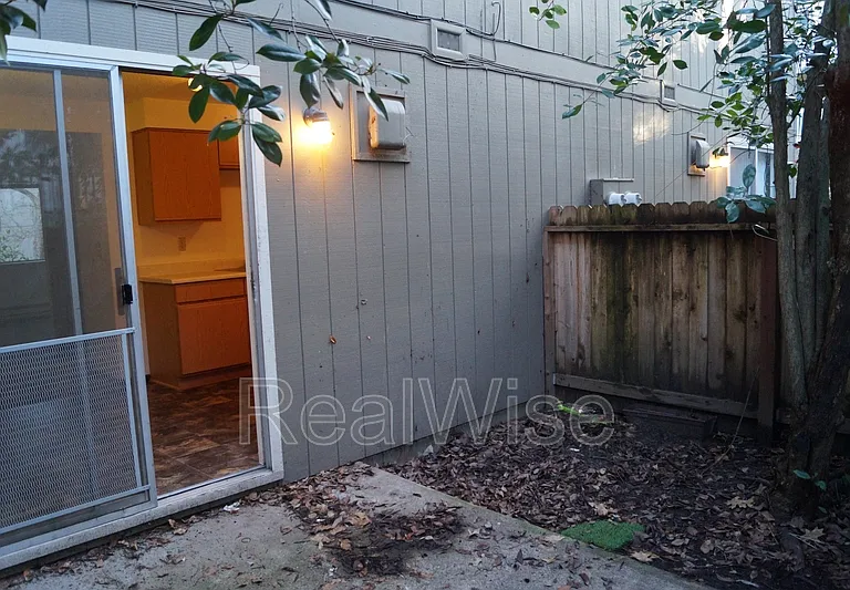 1007 NW C St #B — Photo 19