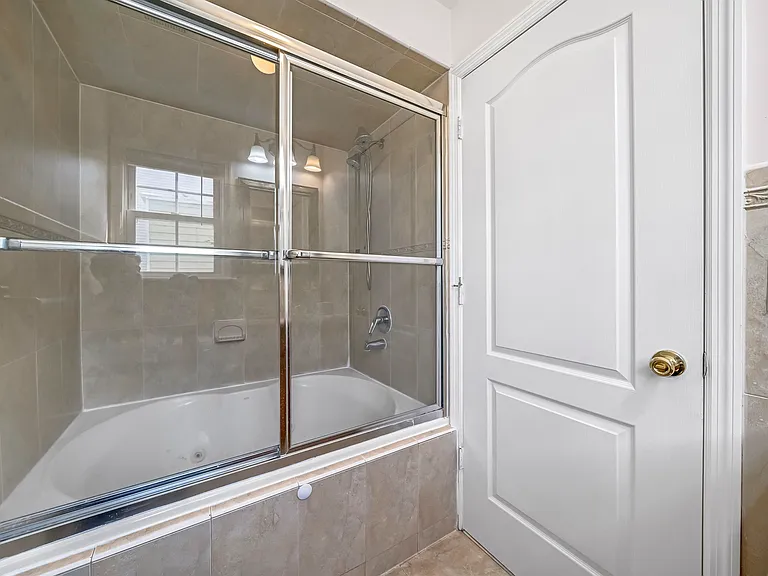 3 Montrose Ave #2 — Photo 17