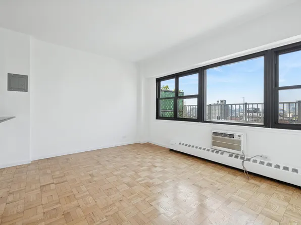 210 East 15th Street image 2 of 21