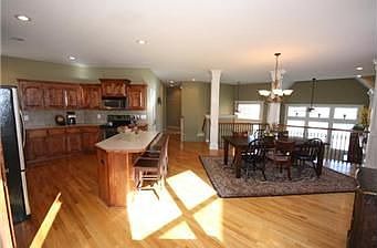 4th image of 1056 Redwood Ln