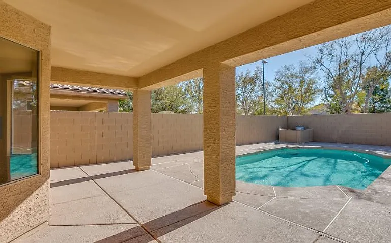 2253 E Robin Ln — Photo 3