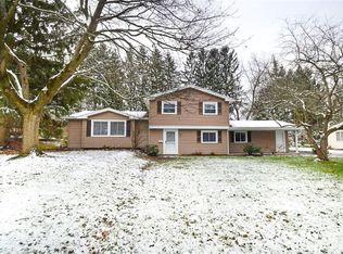 52 Parkwood Ln, Penfield, NY 14526